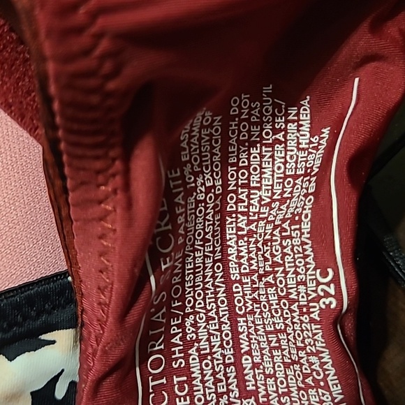 2 Bras 1 VICTORIA SECRET, 1 PINK BY VICTORIA SECRET SIZE 32 C - Picture 3 of 3
